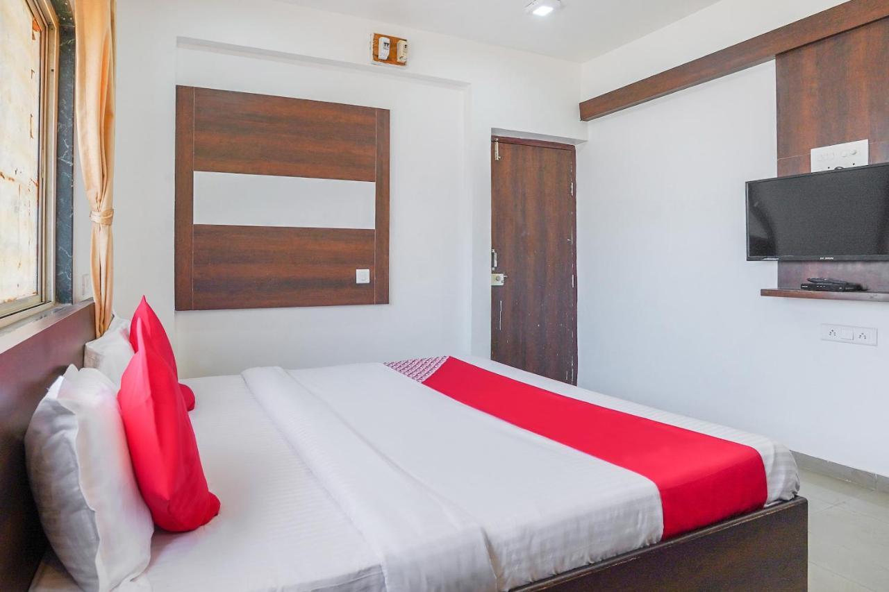 Oyo Flagship 70264 Hotel Vrindavan Mangvadi Bagian luar foto