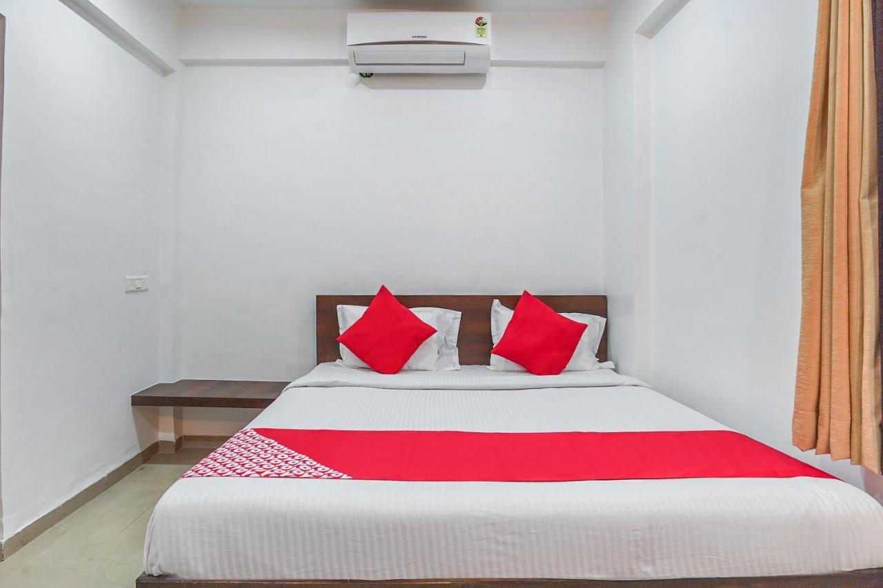Oyo Flagship 70264 Hotel Vrindavan Mangvadi Bagian luar foto