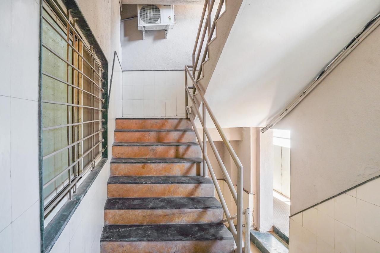 Oyo Flagship 70264 Hotel Vrindavan Mangvadi Bagian luar foto